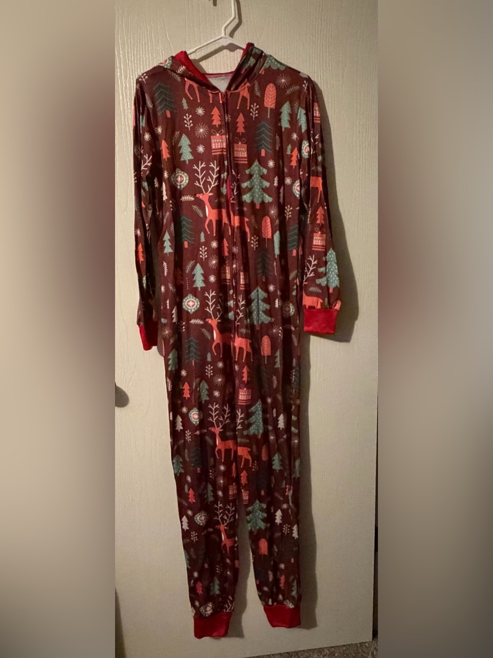 Women’s Hooded Holiday Reindeer One Piece Pajamas Size Medium